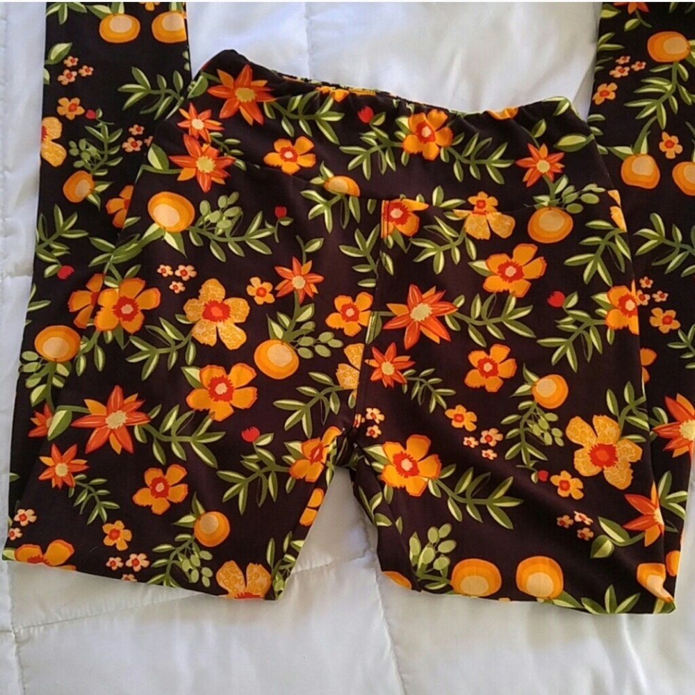 Lularoe floral leggings with black background regular size